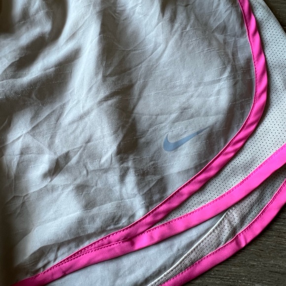 Nike woman’s running workout shorts - Picture 3 of 8